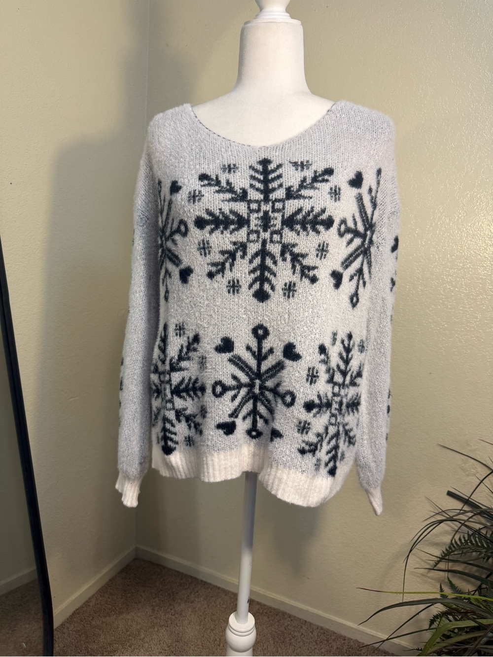 SHEIN Light Gray & Black Snowflake V-Neck Sweater